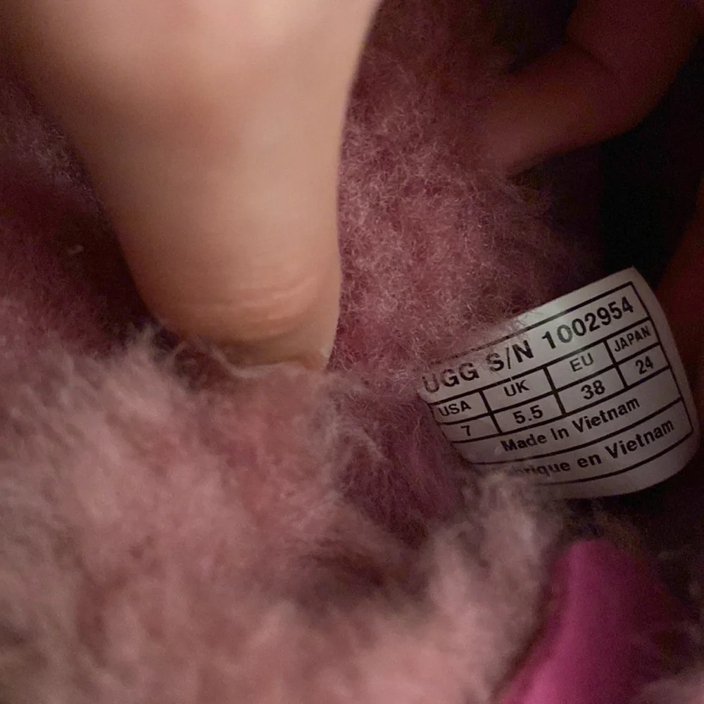 Pink uggs - Picture 4 of 4